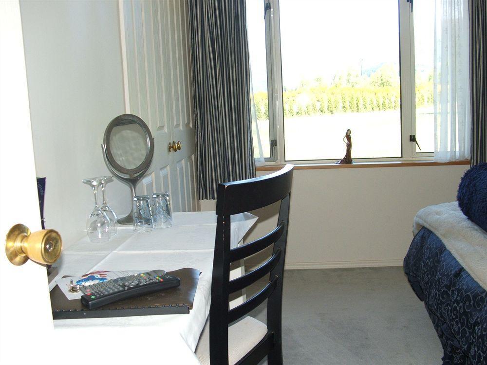 Vibrant Living Retreat Bed & Breakfast Hanmer Springs Exterior photo