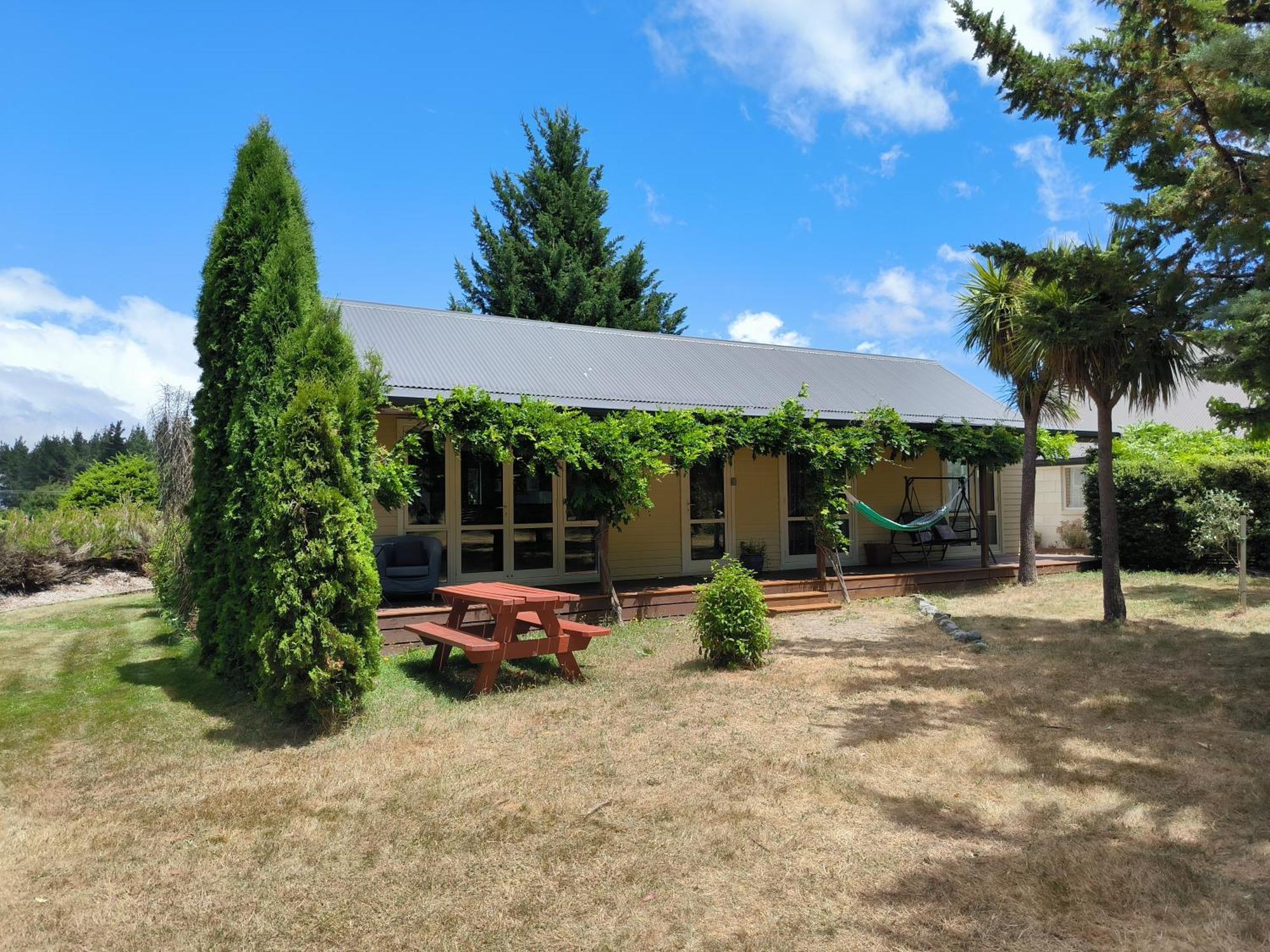 Vibrant Living Retreat Bed & Breakfast Hanmer Springs Exterior photo