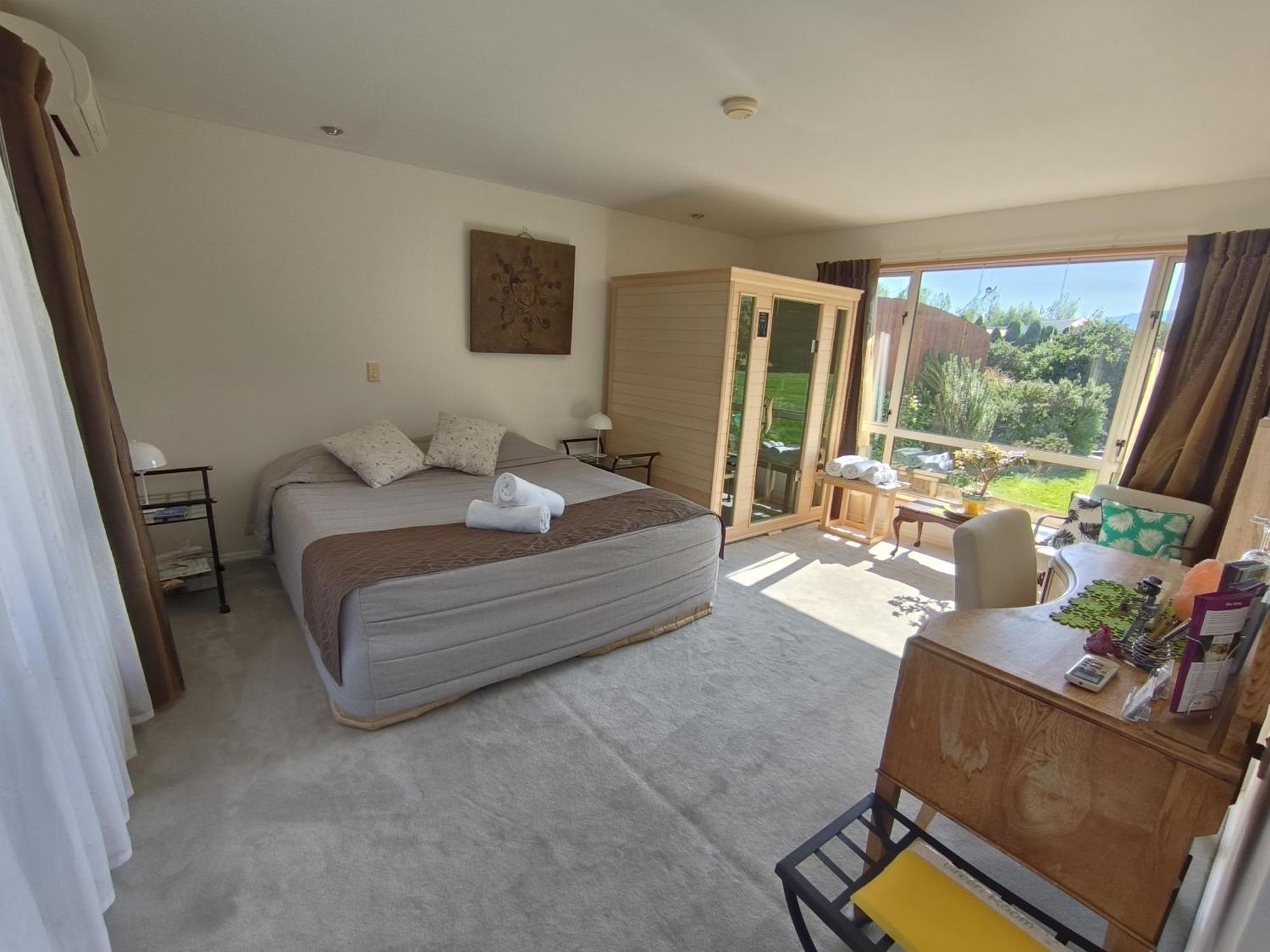 Vibrant Living Retreat Bed & Breakfast Hanmer Springs Exterior photo