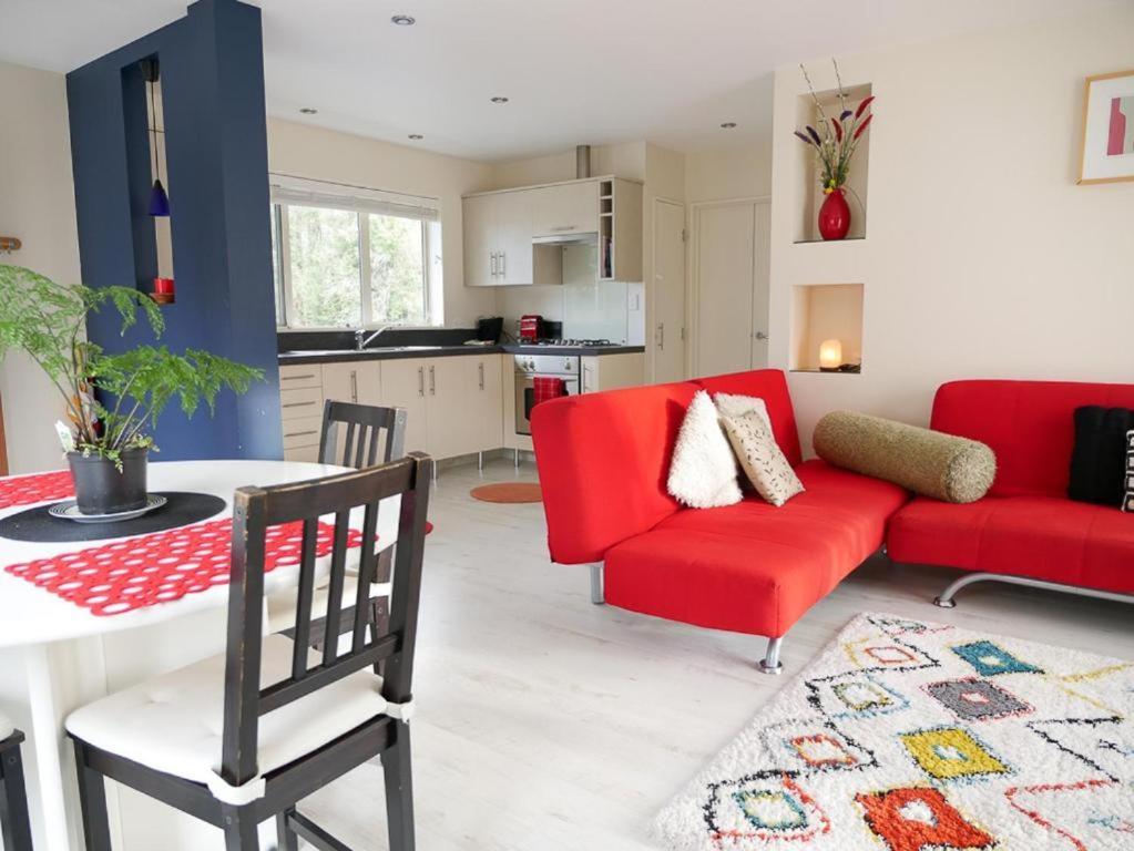 Vibrant Living Retreat Bed & Breakfast Hanmer Springs Room photo