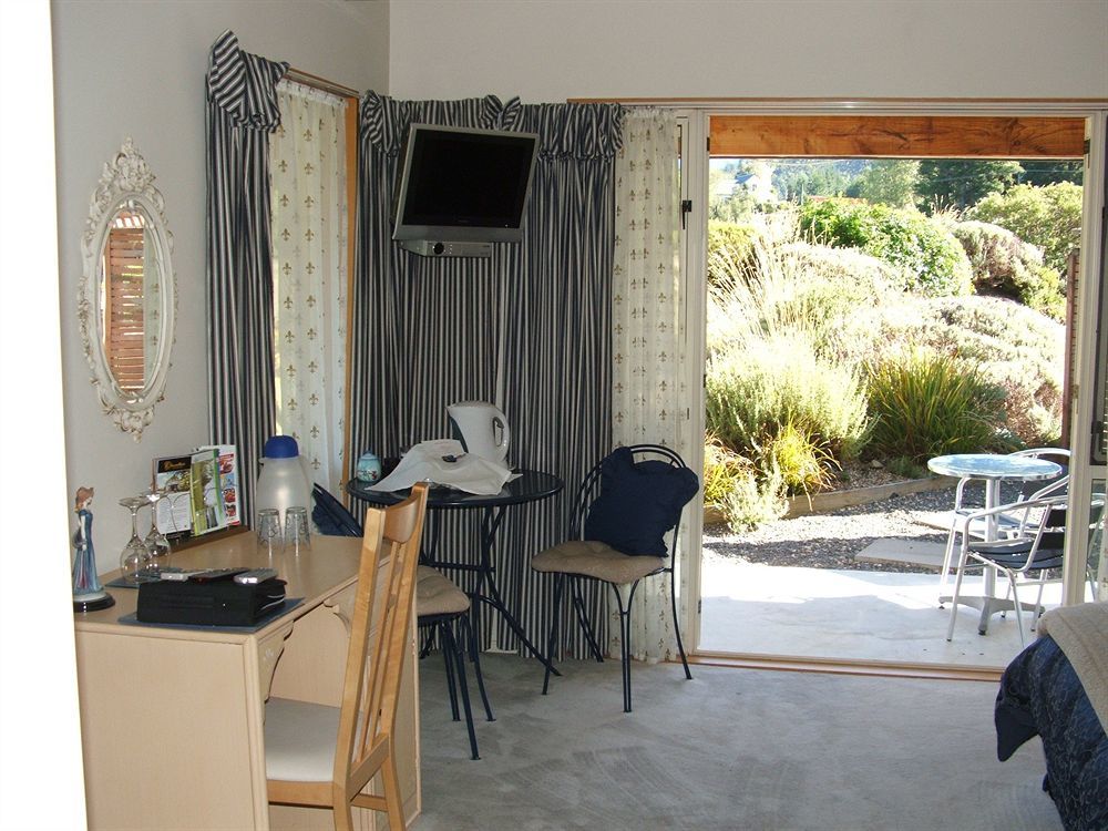 Vibrant Living Retreat Bed & Breakfast Hanmer Springs Exterior photo